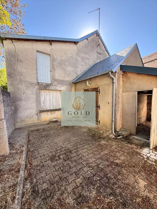 4 pièces 148 m² · à Bourges · 148 m² · 214 000 €