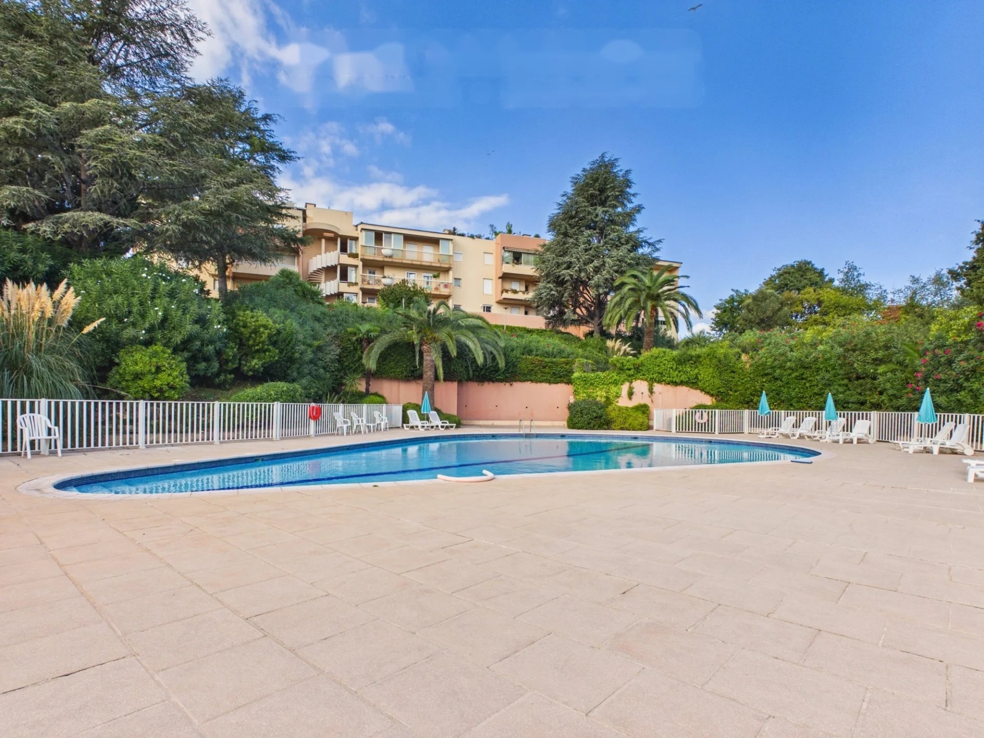Antibes – Parc de la Badine: 3-room apartment of 78.43 sq m (Carrez), terrace and balcony,...