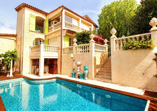 Maison 6 pièces 201 m² · à Antibes · 201 m² · 1 280 000 €