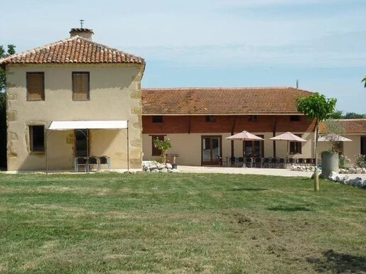Maison 14 pièces 274 m² · à Sère · 274 m² · 334 000 €
