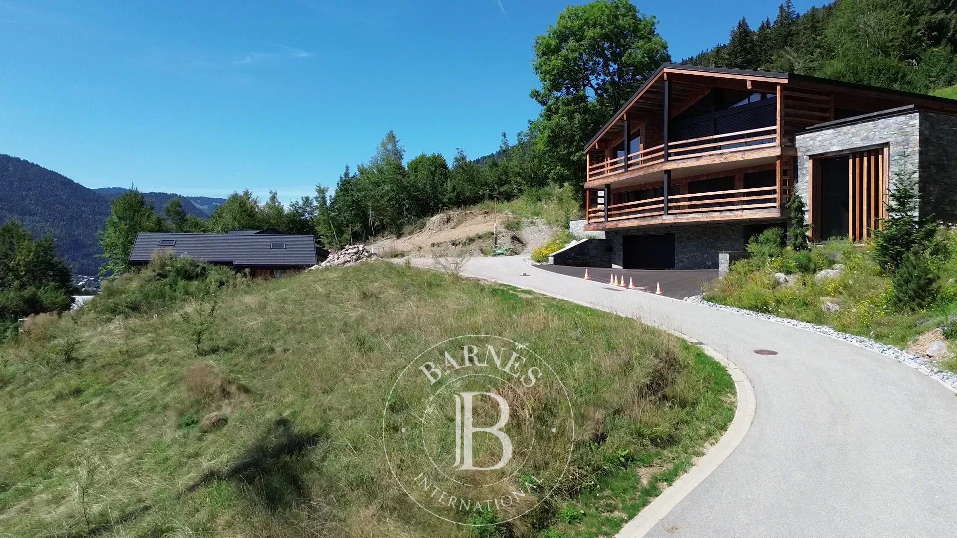 Morzine – Exceptional 895 m² Building Plot in a Prestigious Setting - Plus
