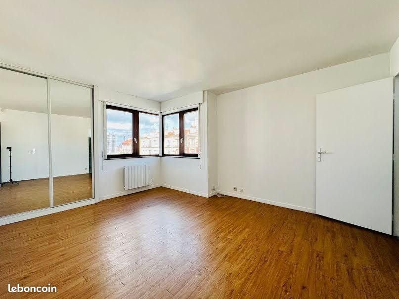 Appartement à louer, 27m², Courbevoie