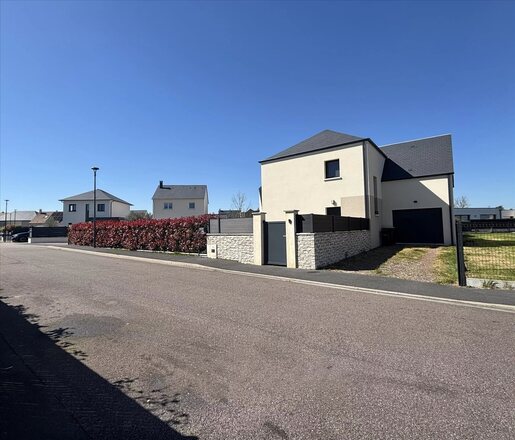 5 pièces 105 m² · à Feuguerolles-Bully · 105 m² · 376 200 €