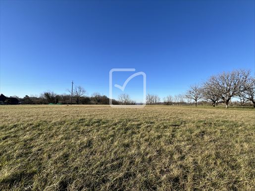 Terrain 4157 m² · à Chavagnac · 4 157 m² · 63 200 €