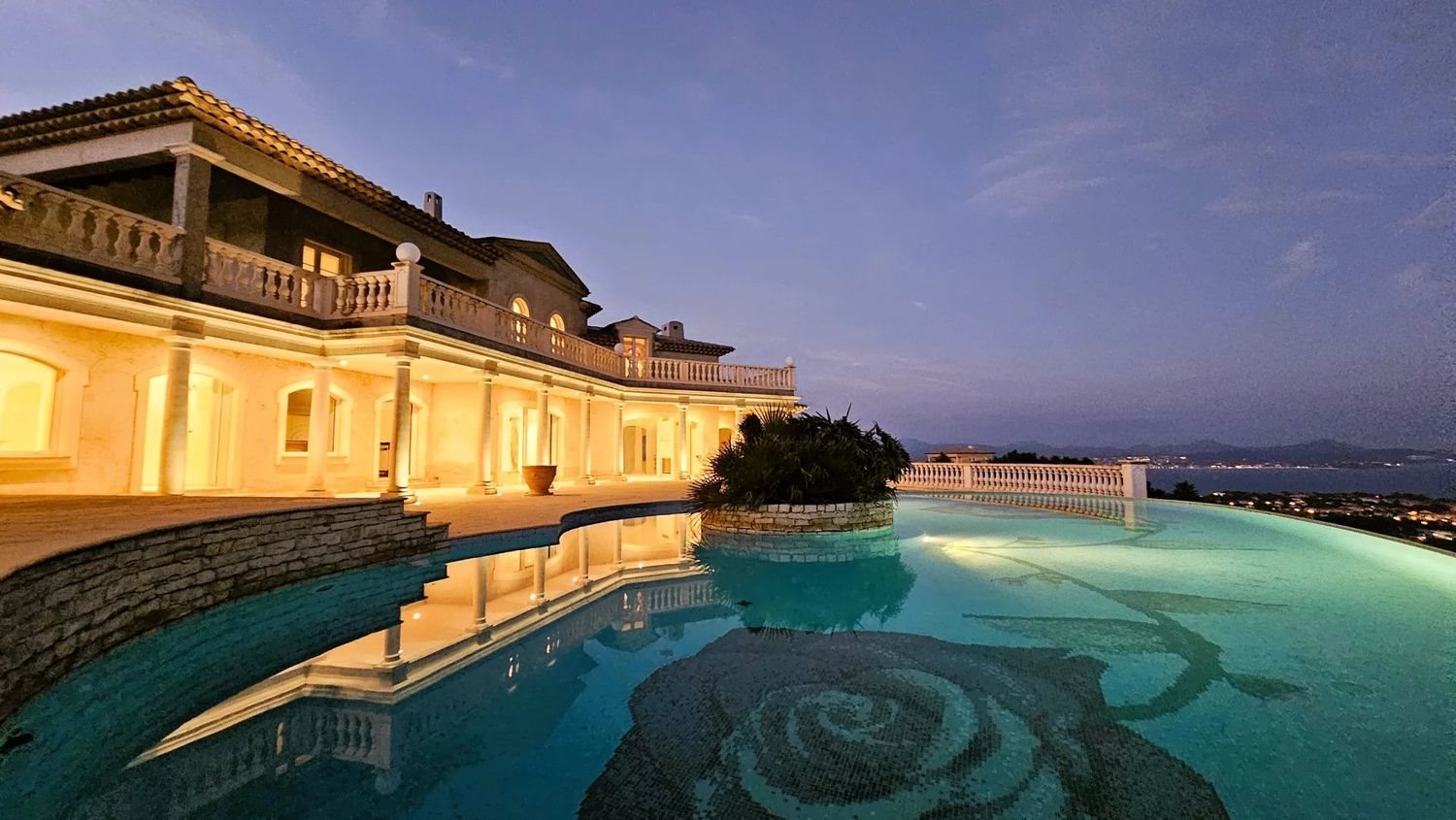 Maison à vendre, 495m², Roquebrune-sur-Argens