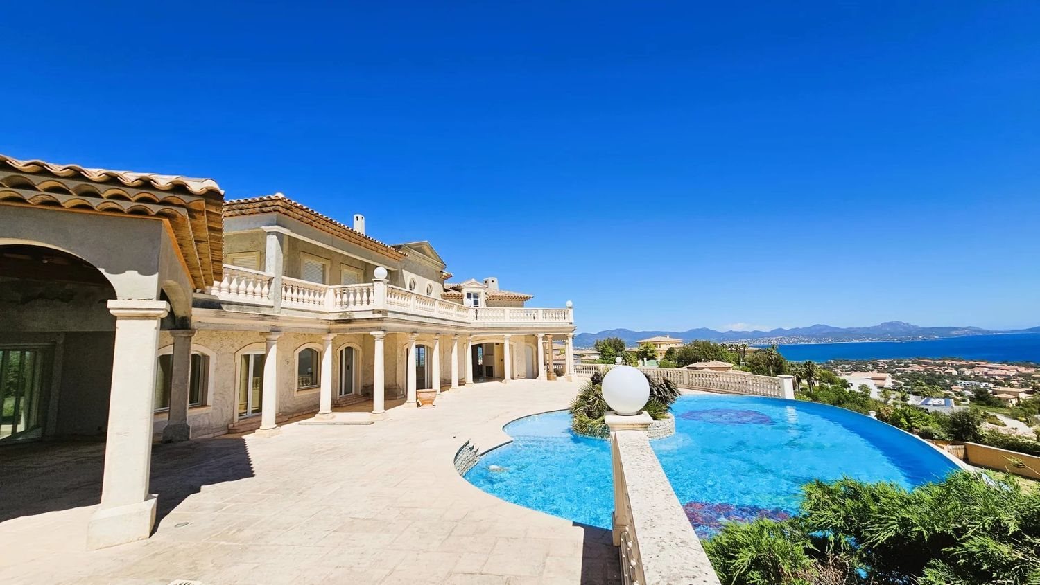 Maison à vendre, 495m², Roquebrune-sur-Argens