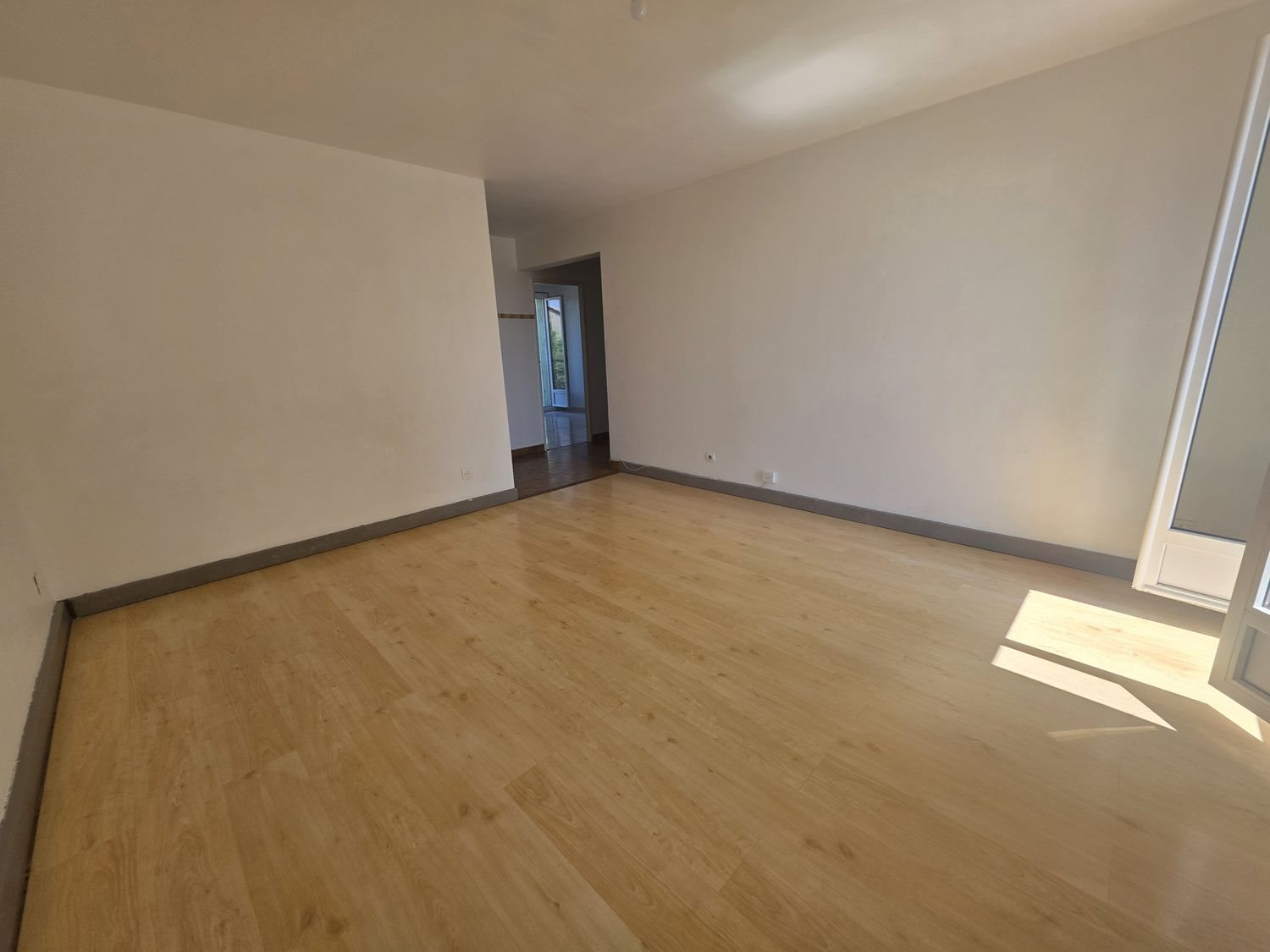 Appartement à louer, 76m², Garons