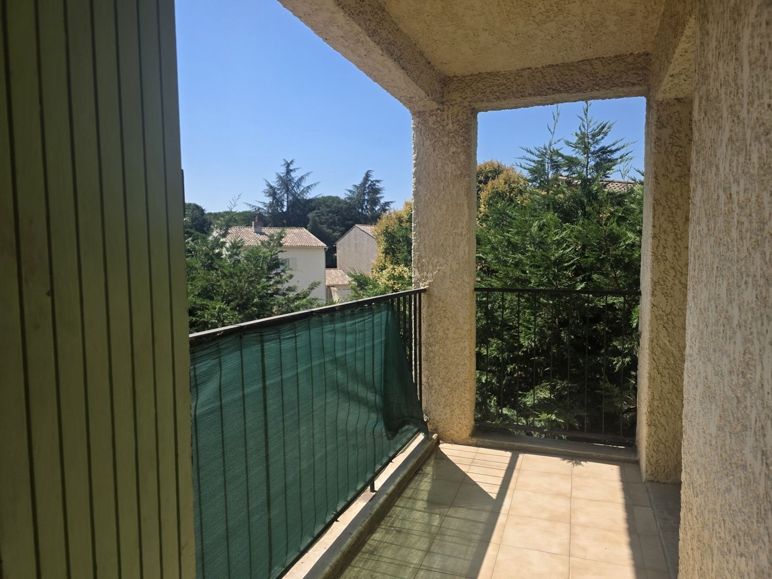 Appartement à louer, 76m², Garons