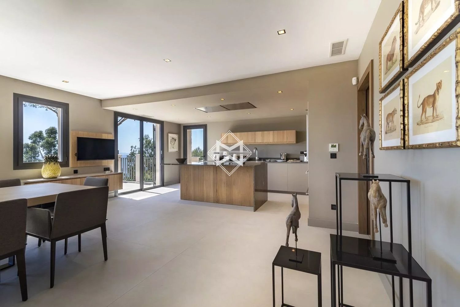 Maison à louer, 390m², La Croix-Valmer