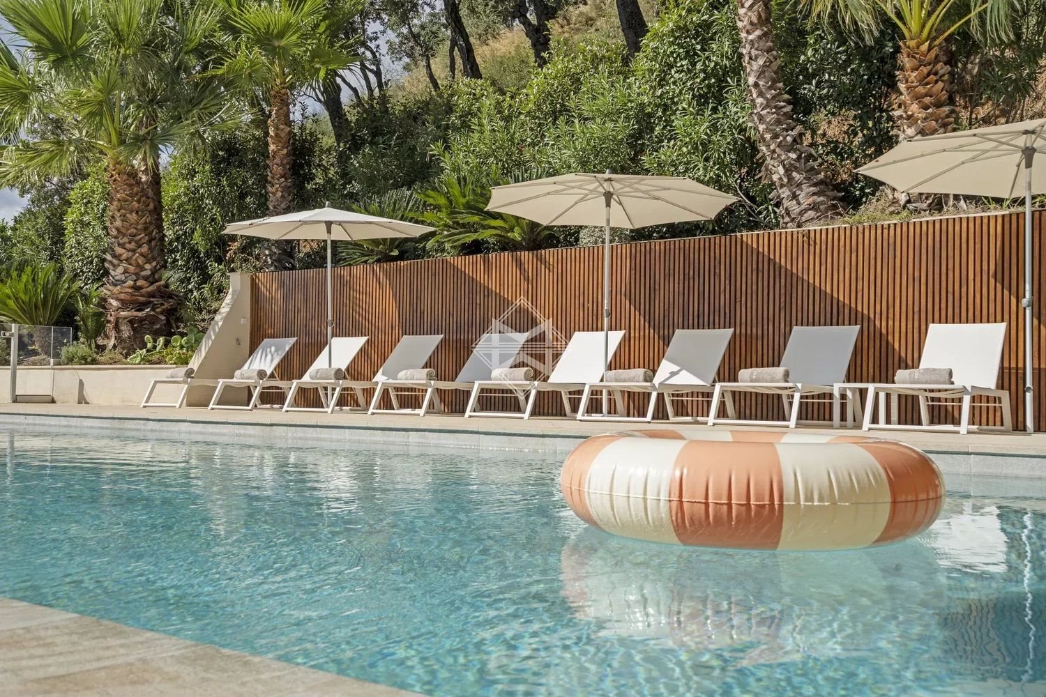 Maison à louer, 575m², Grimaud