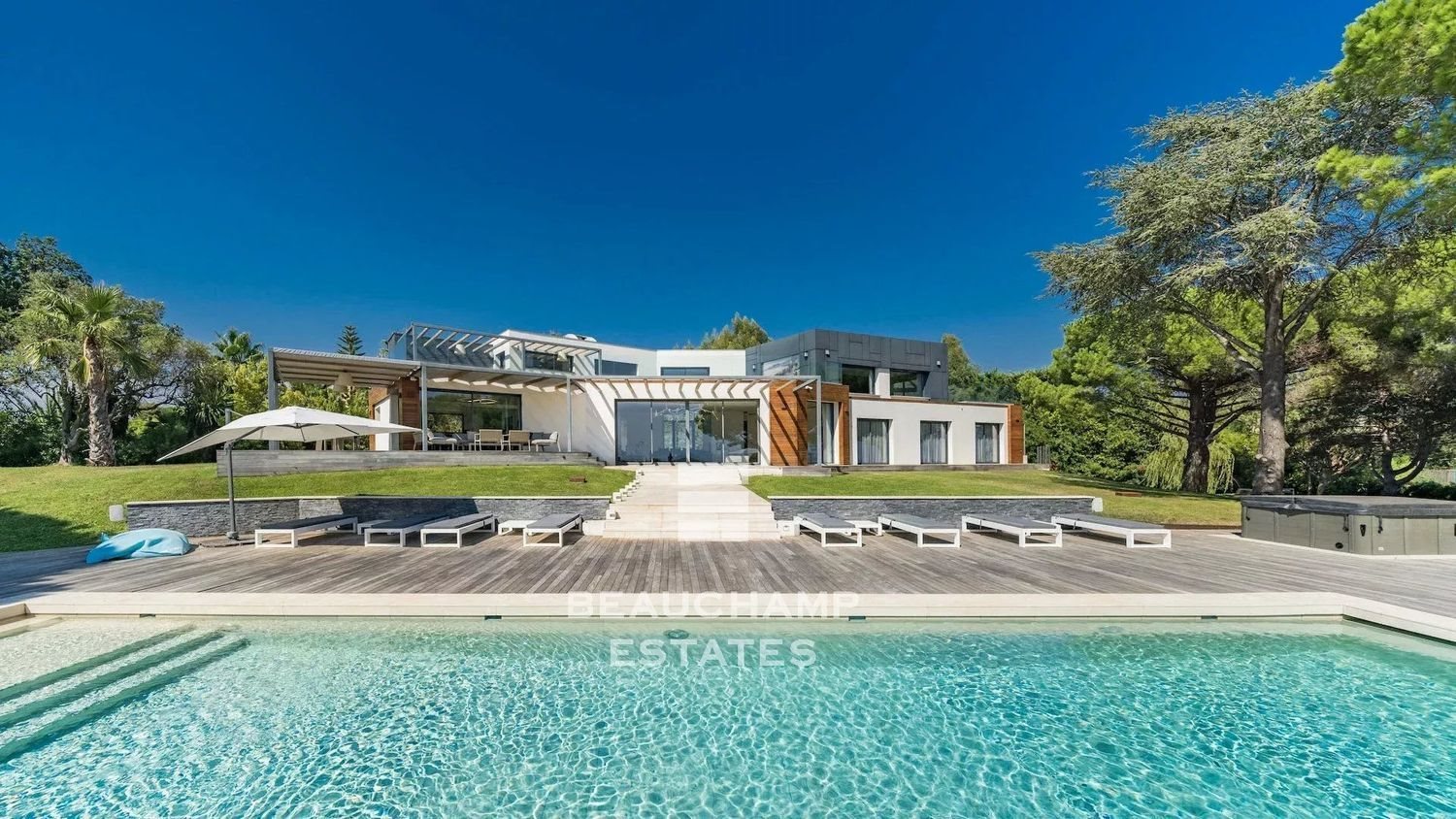 Maison à louer, 700m², Vallauris