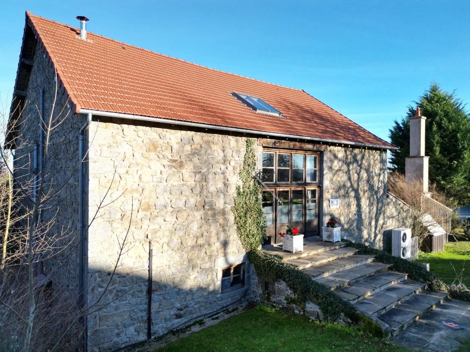 Maison à vendre, 322m², Gouttières