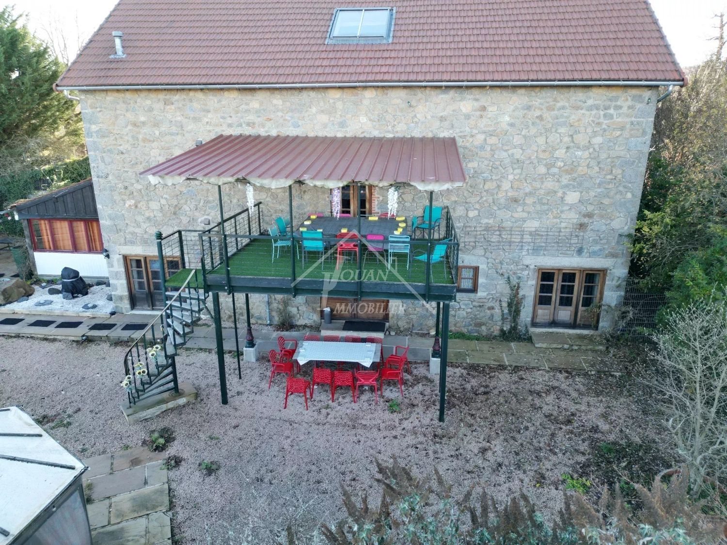 Maison à vendre, 322m², Gouttières