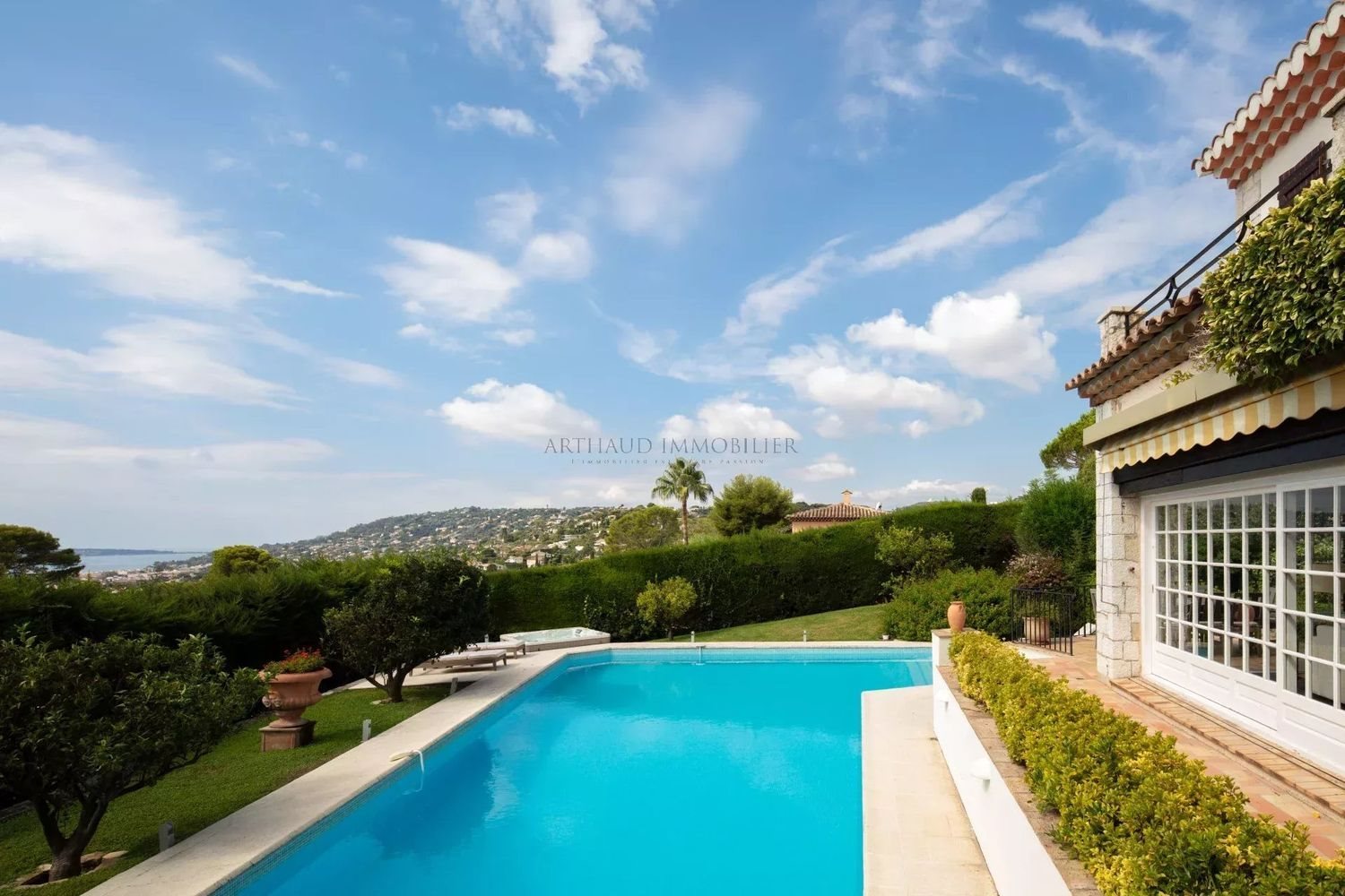 Maison à louer, 350m², Antibes