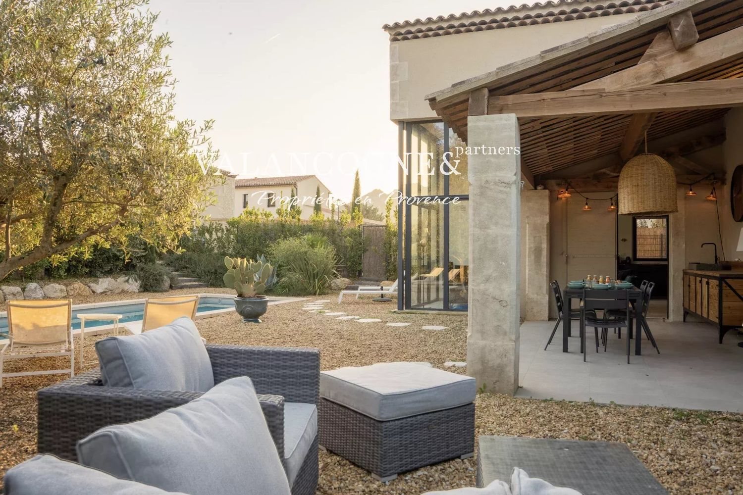 Maison à louer, 11m², Eygalières