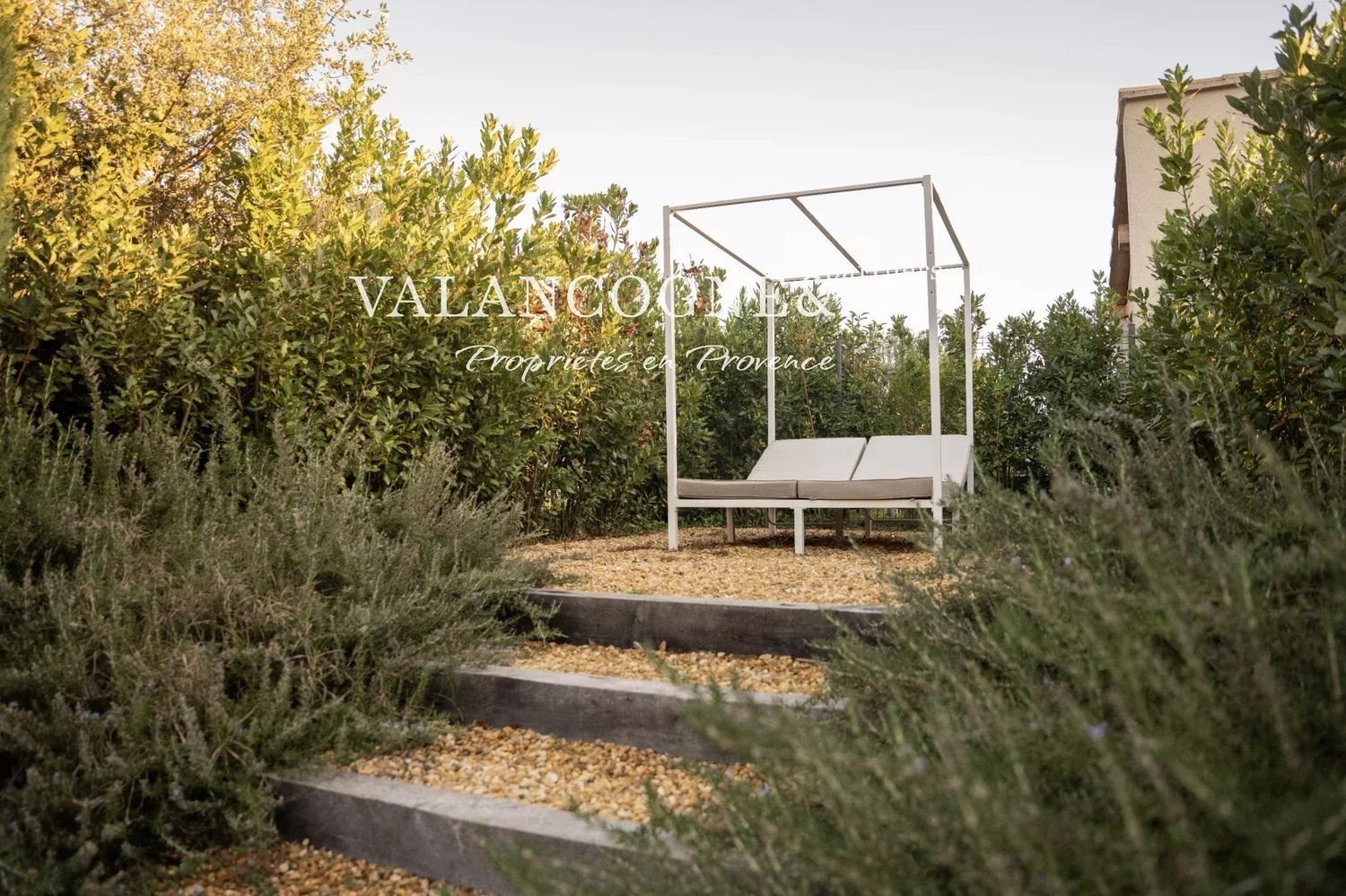 Maison à louer, 11m², Eygalières