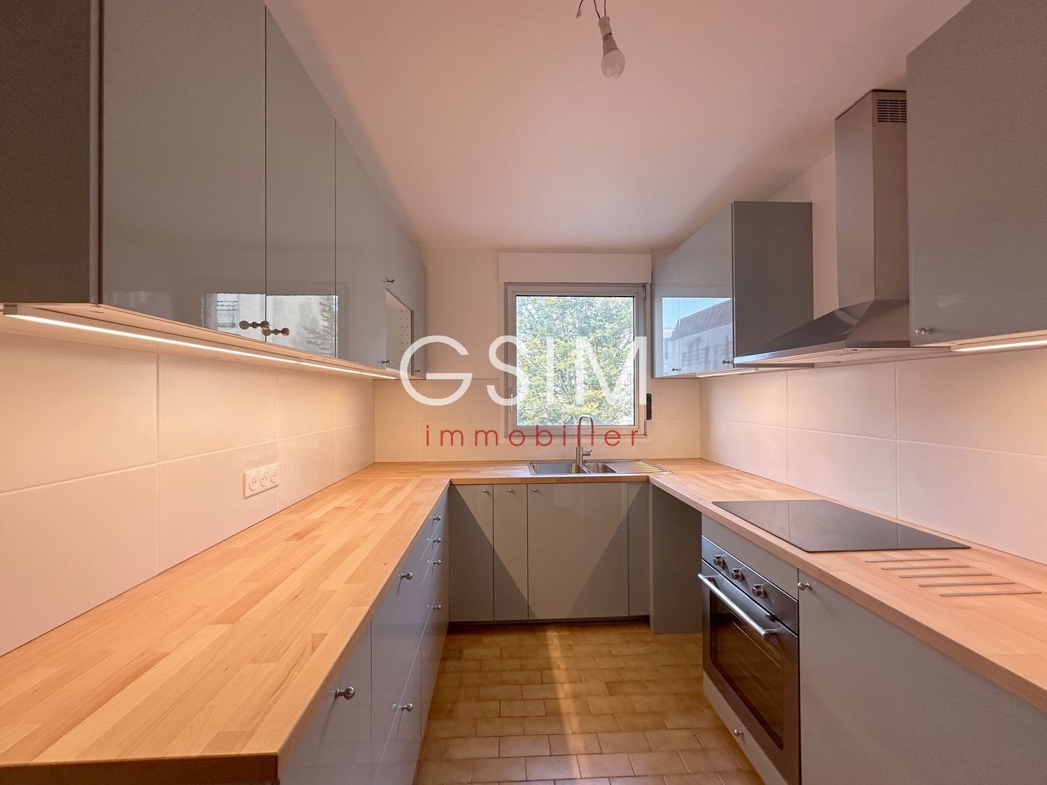 Appartement à louer, 84m², Garches
