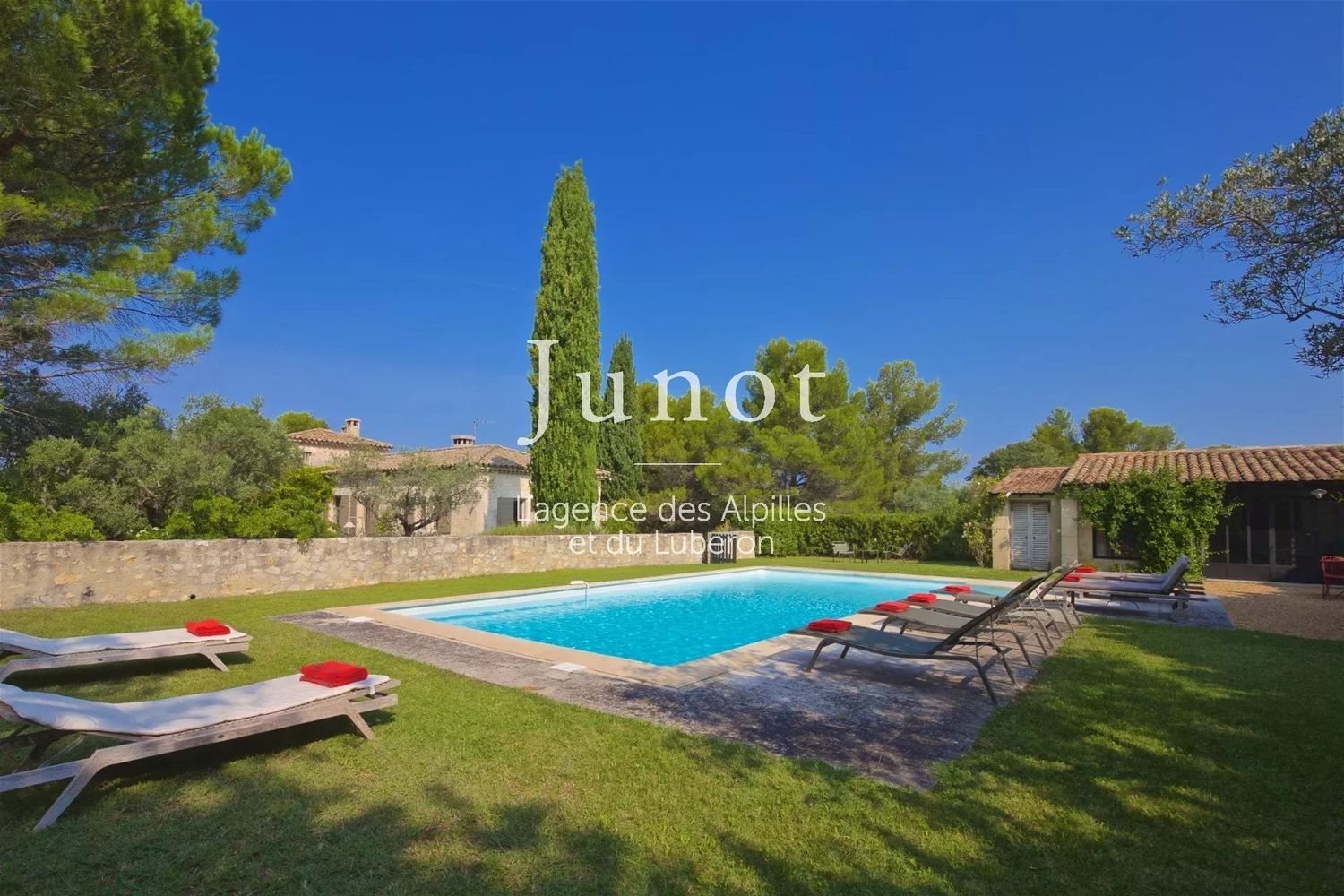 Maison à louer, 400m², Saint-Rémy-de-Provence