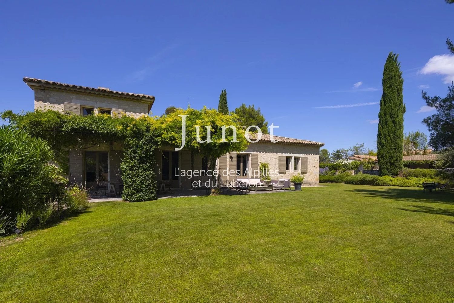 Maison à louer, 400m², Saint-Rémy-de-Provence
