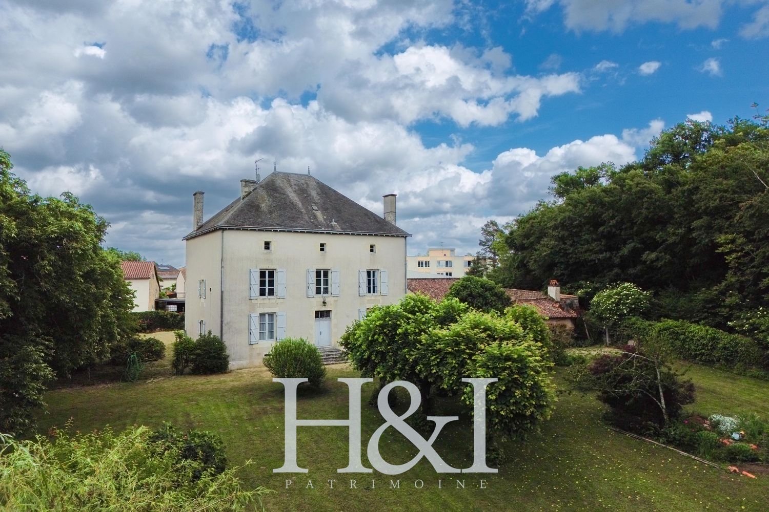 Maison à vendre, 384m², Gençay