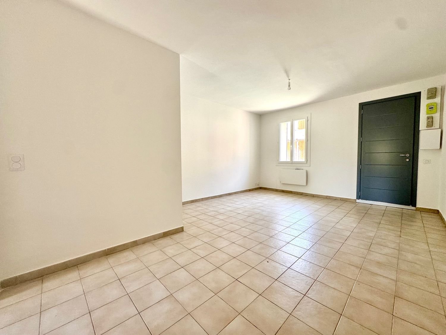 Maison à louer, 66m², Entrechaux
