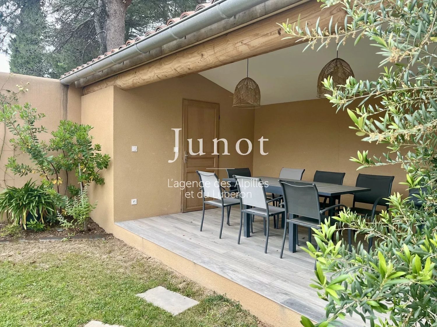 Maison à louer, 180m², Saint-Rémy-de-Provence