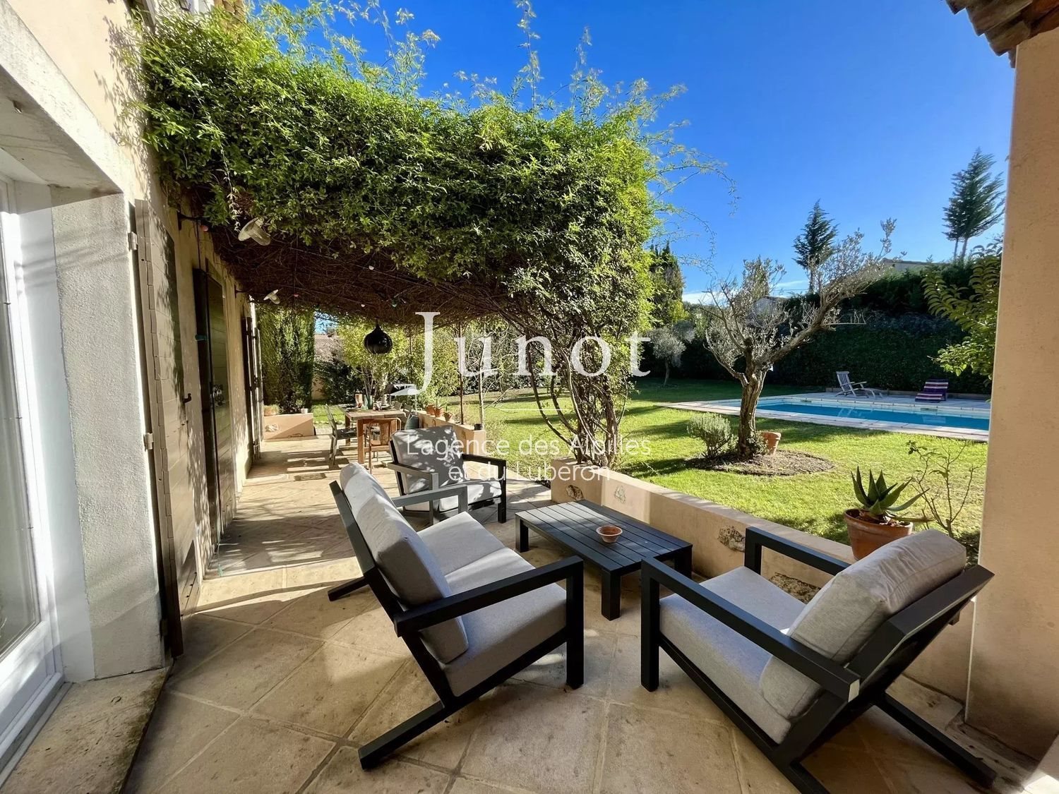 Maison à louer, 220m², Fontvieille