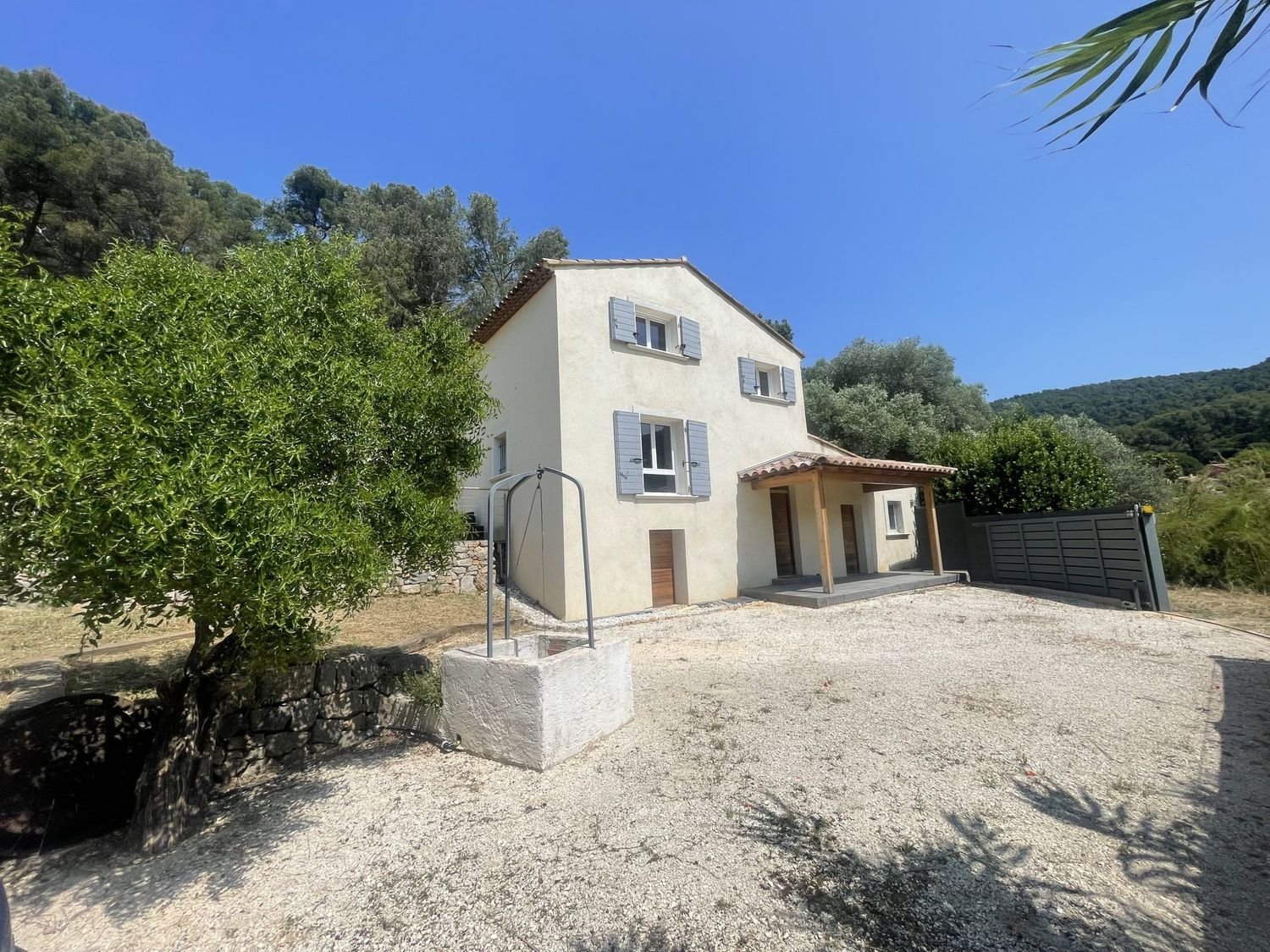 Maison à louer, 135m², Carqueiranne