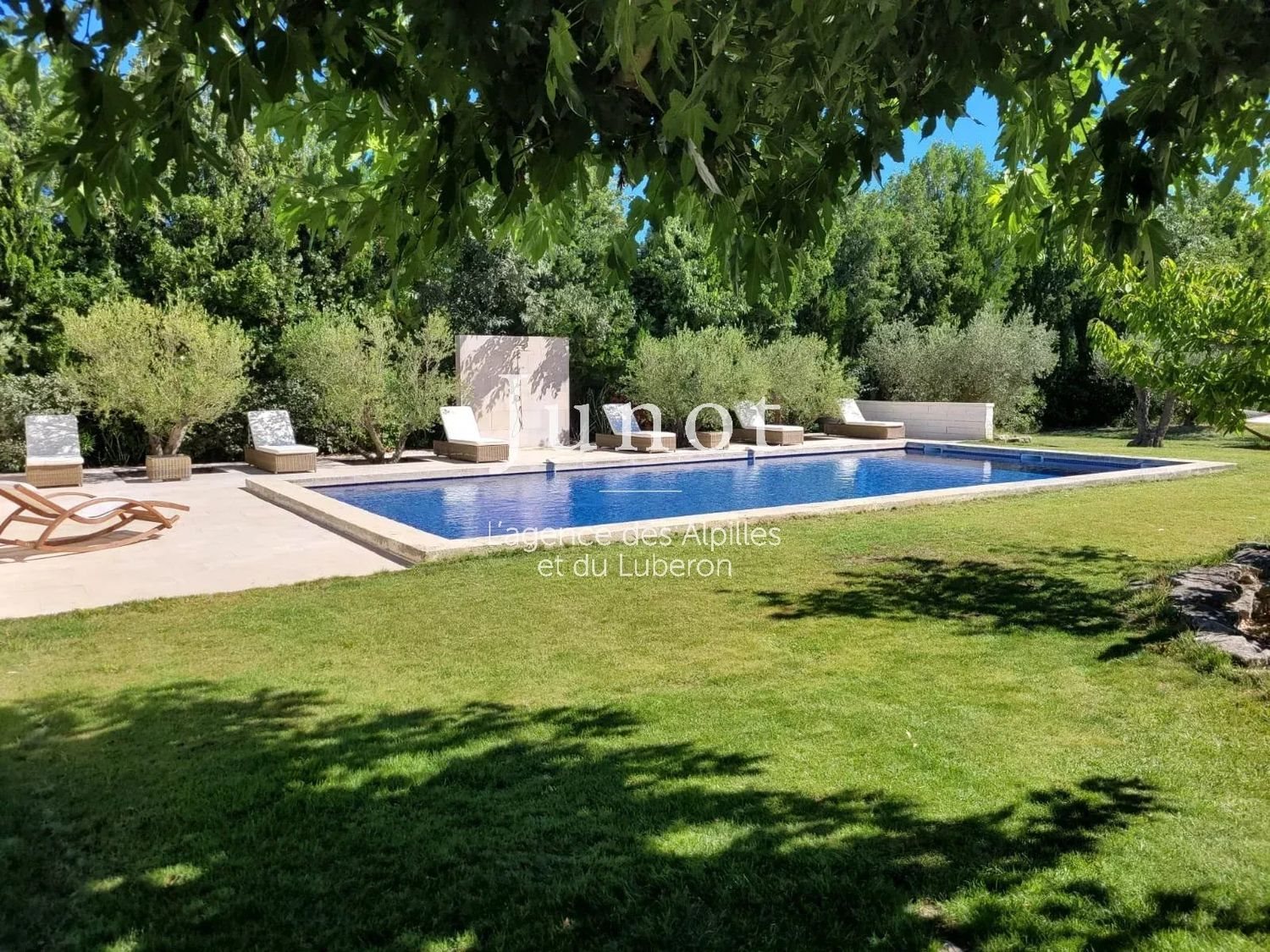 Maison à louer, 500m², Saint-Etienne-du-Grès