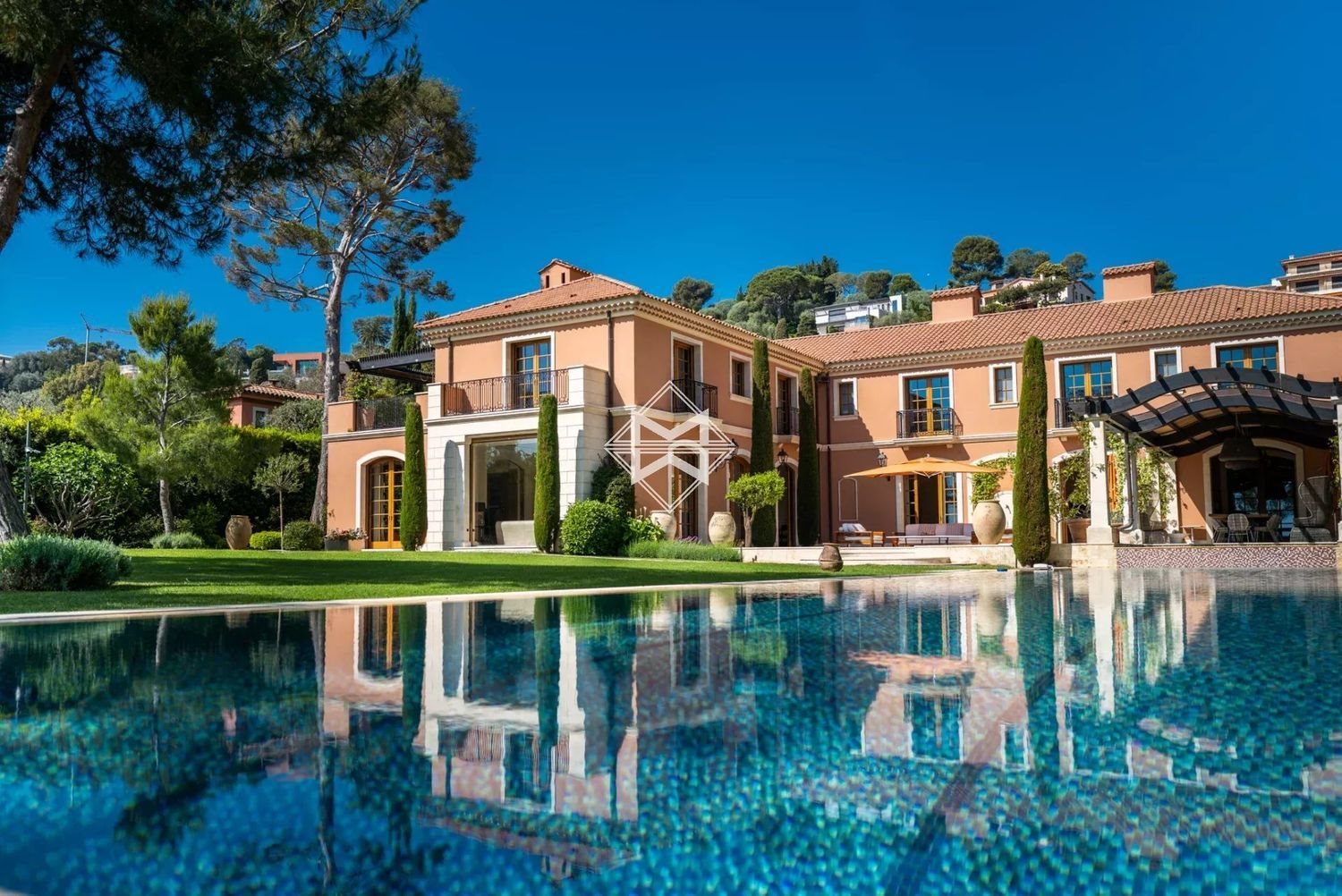Maison à louer, 1150m², Saint-Jean-Cap-Ferrat
