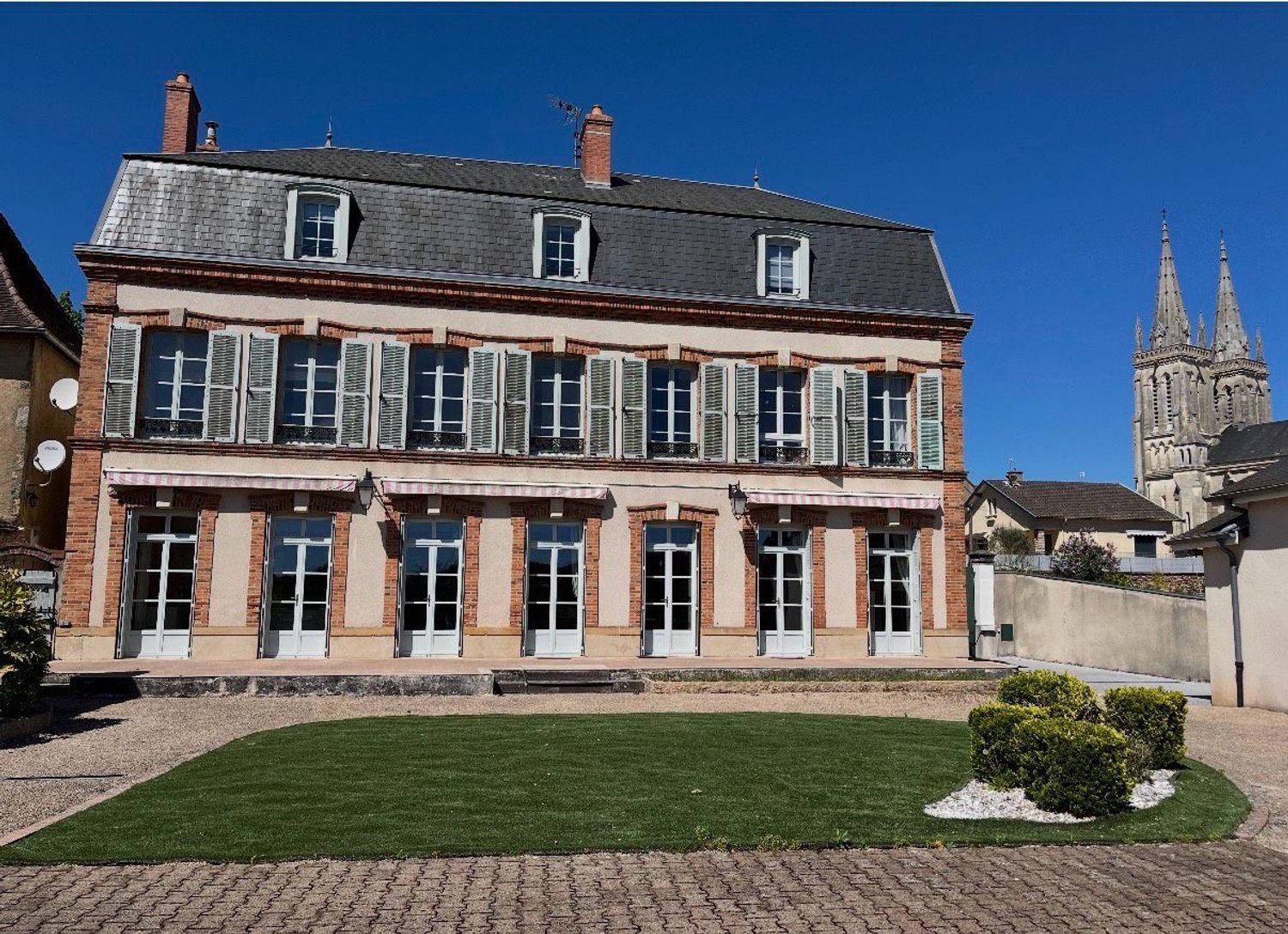 Maison à vendre, 350m², Bourbon-Lancy