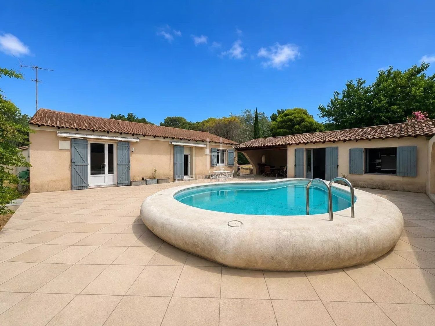 Maison à vendre, 120m², Mas-Blanc-des-Alpilles