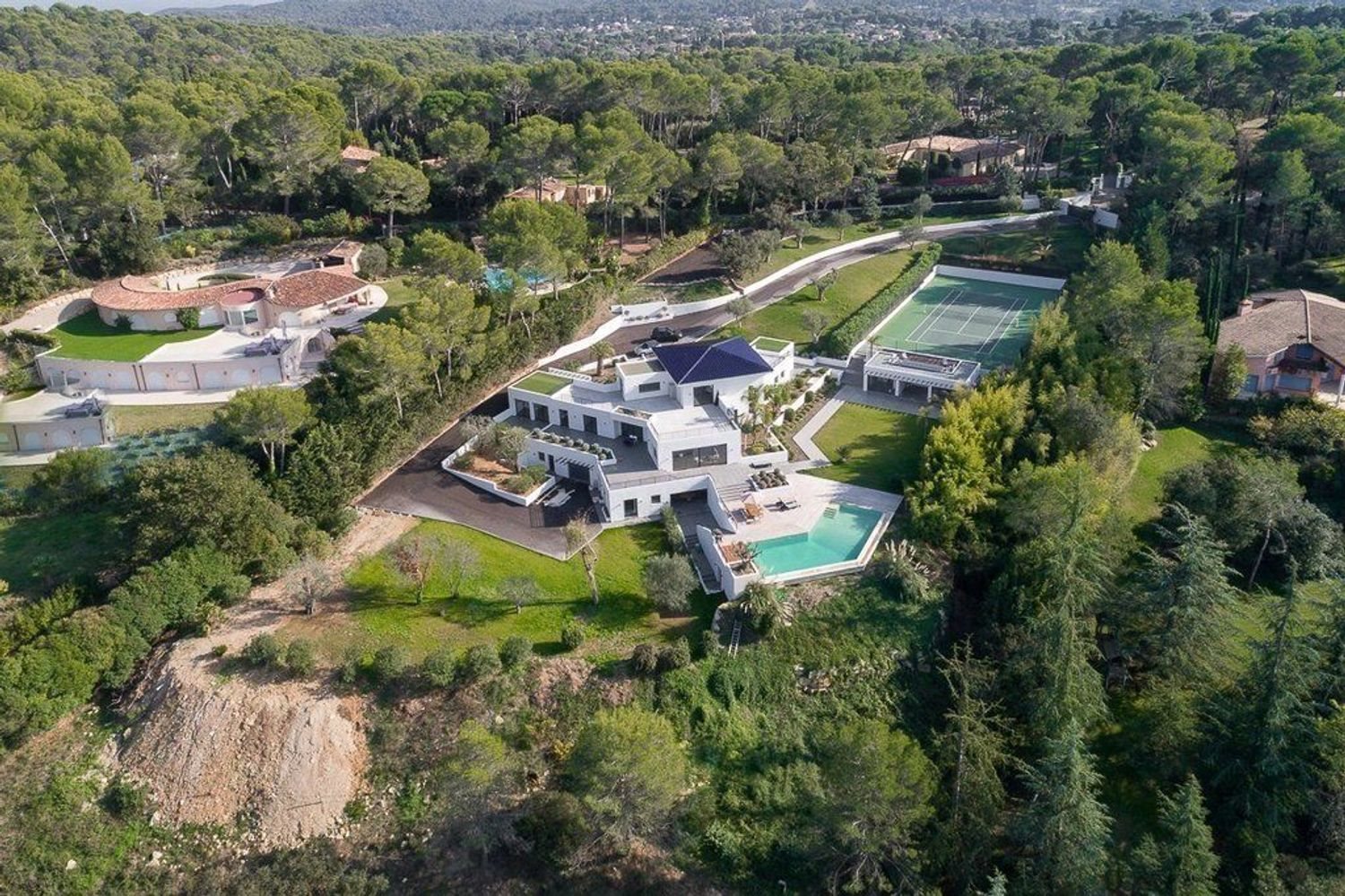 Maison à louer, 690m², Mouans-Sartoux