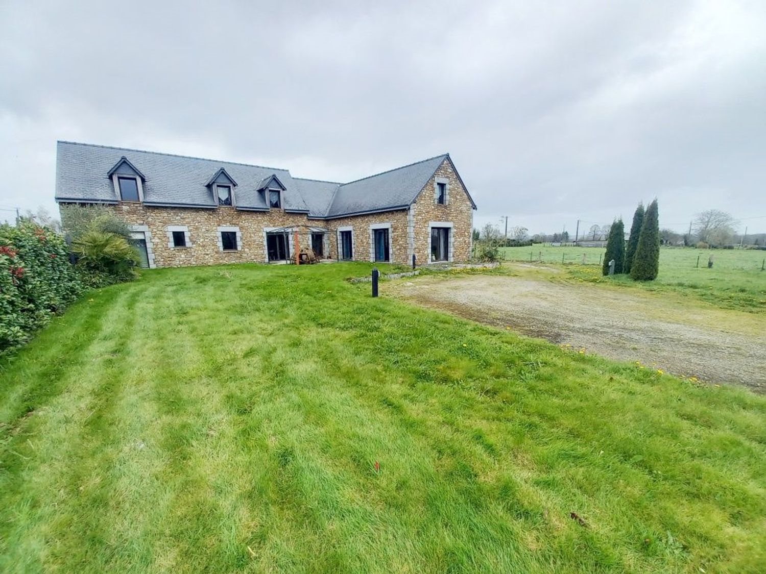 Maison à vendre, 240m², Juvigné
