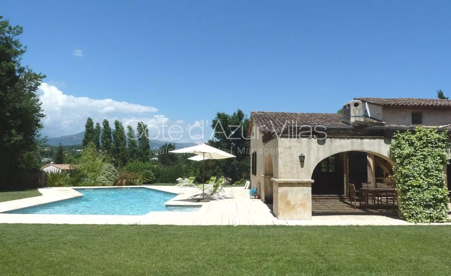 Maison à louer, 230m², Valbonne