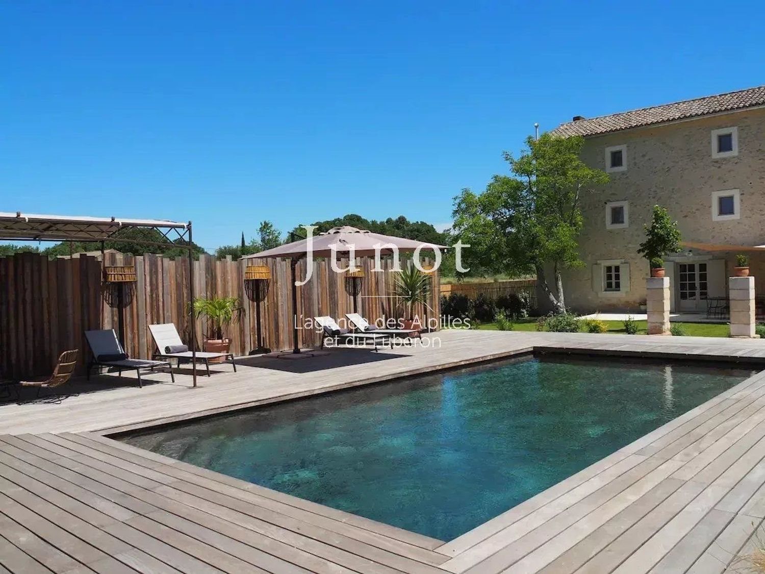 Maison à louer, 260m², Oppède