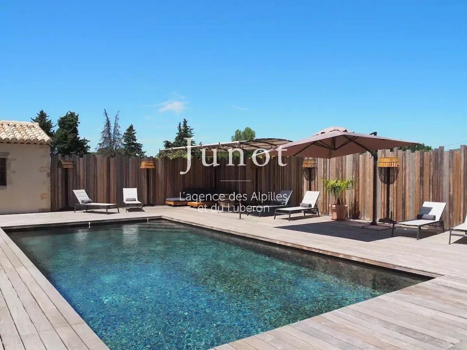 Maison à louer, 260m², Oppède