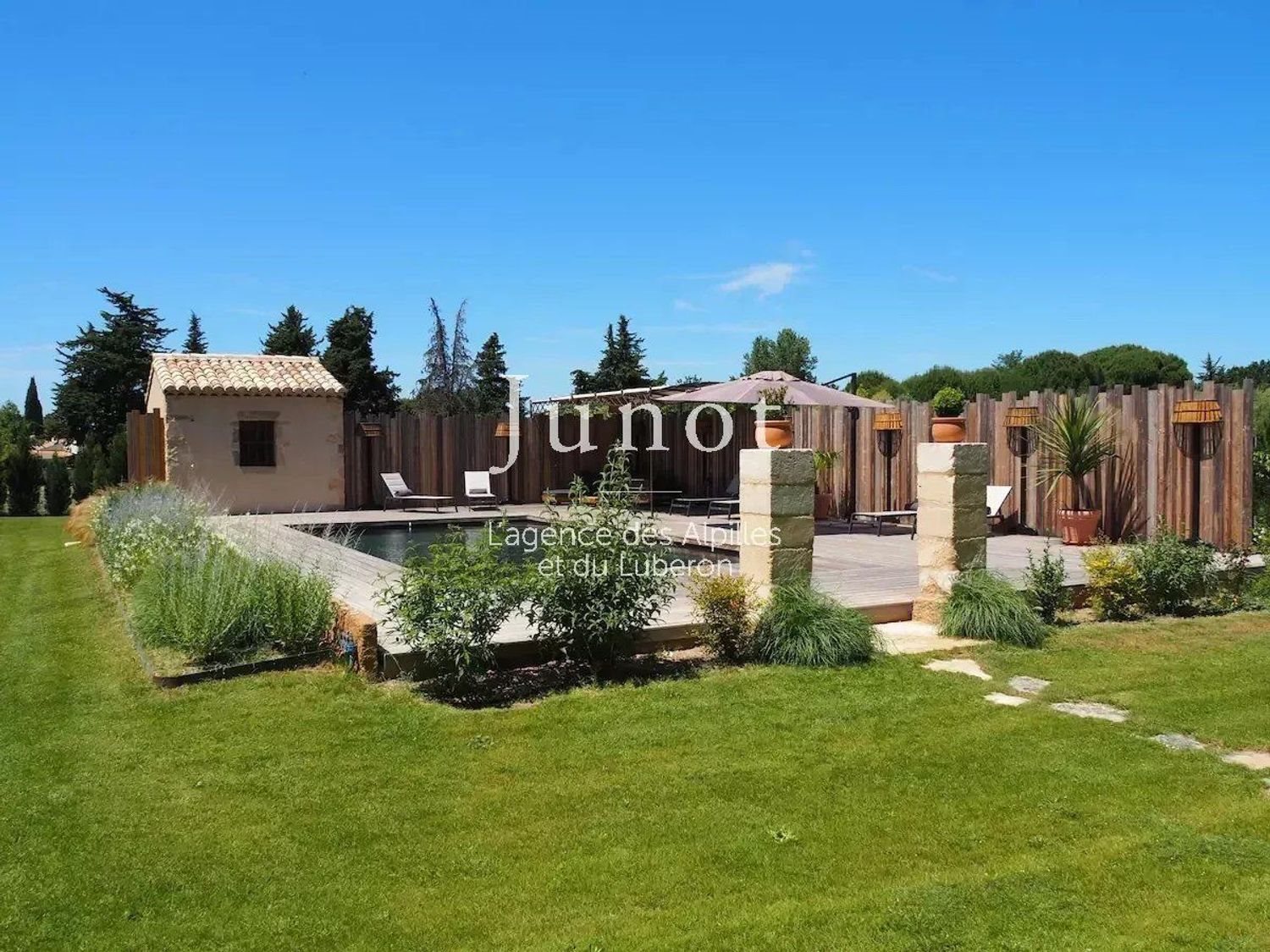 Maison à louer, 260m², Oppède