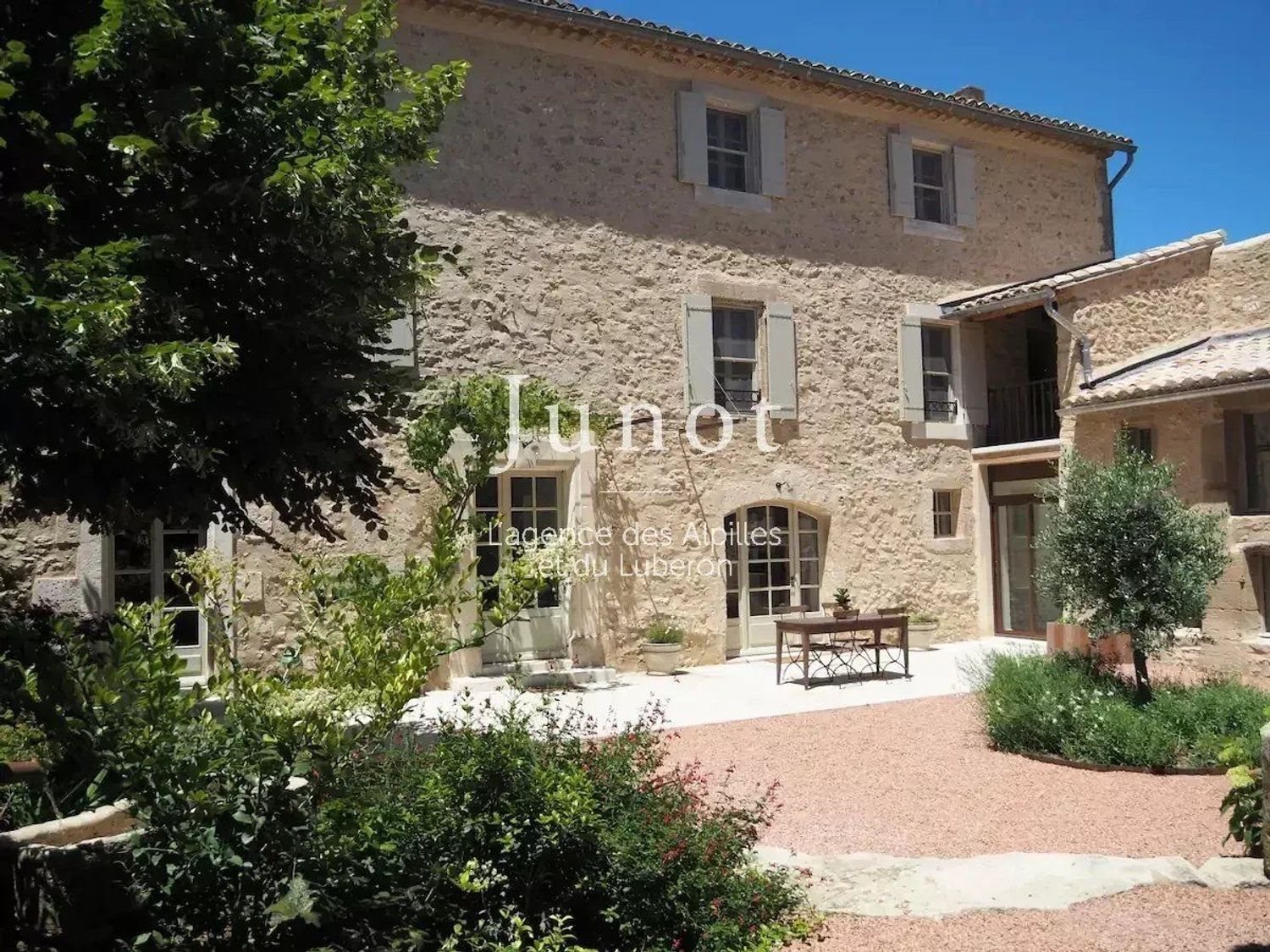 Maison à louer, 260m², Oppède
