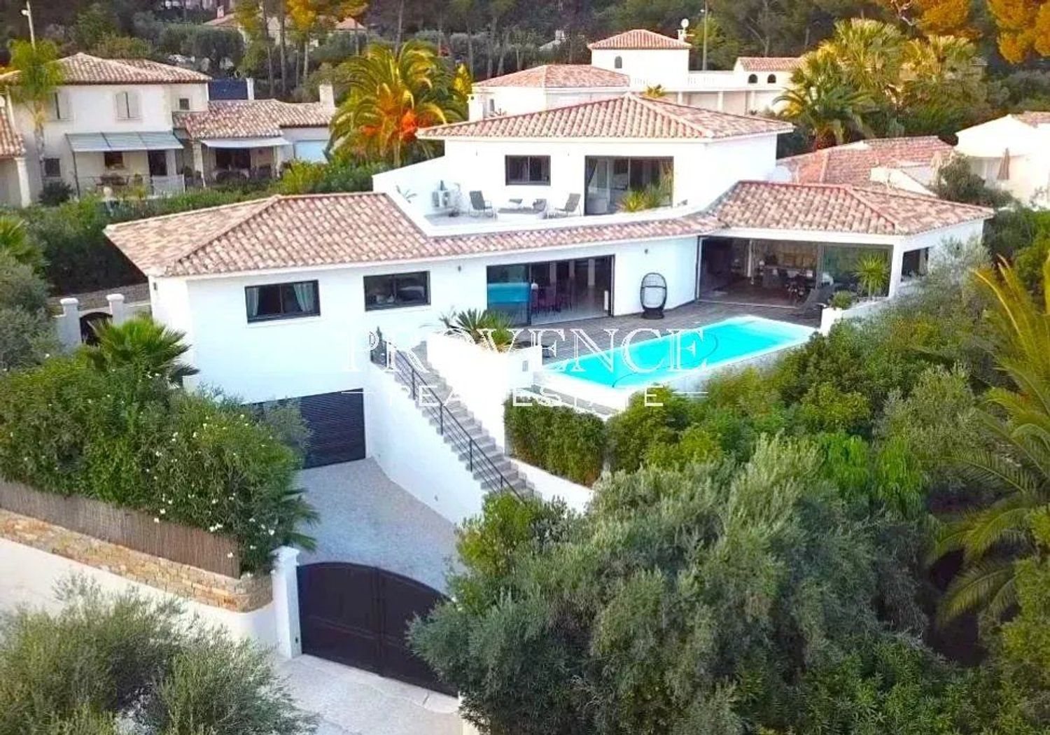 Maison à louer, 300m², Saint-Cyr-sur-Mer