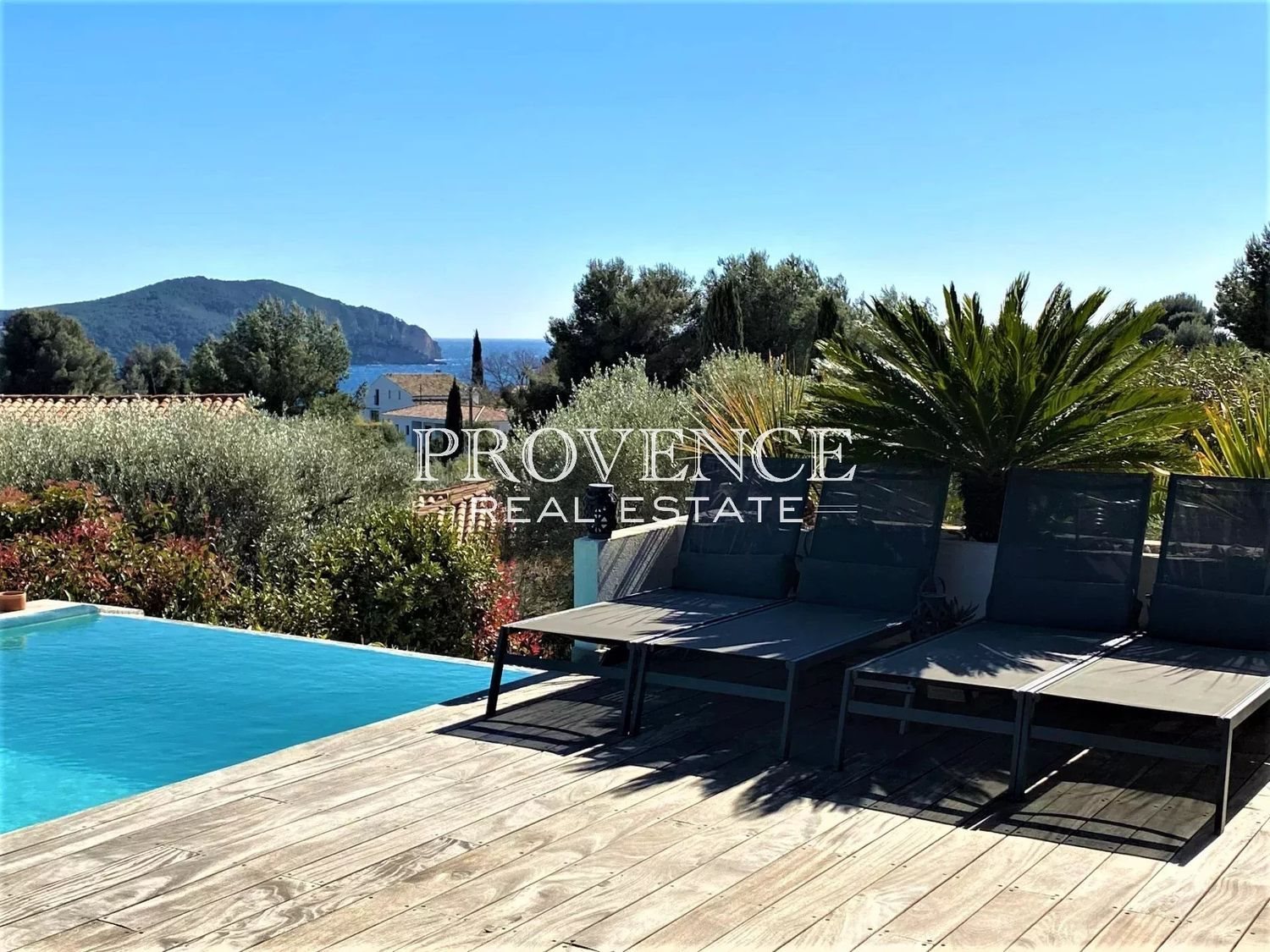 Maison à louer, 300m², Saint-Cyr-sur-Mer
