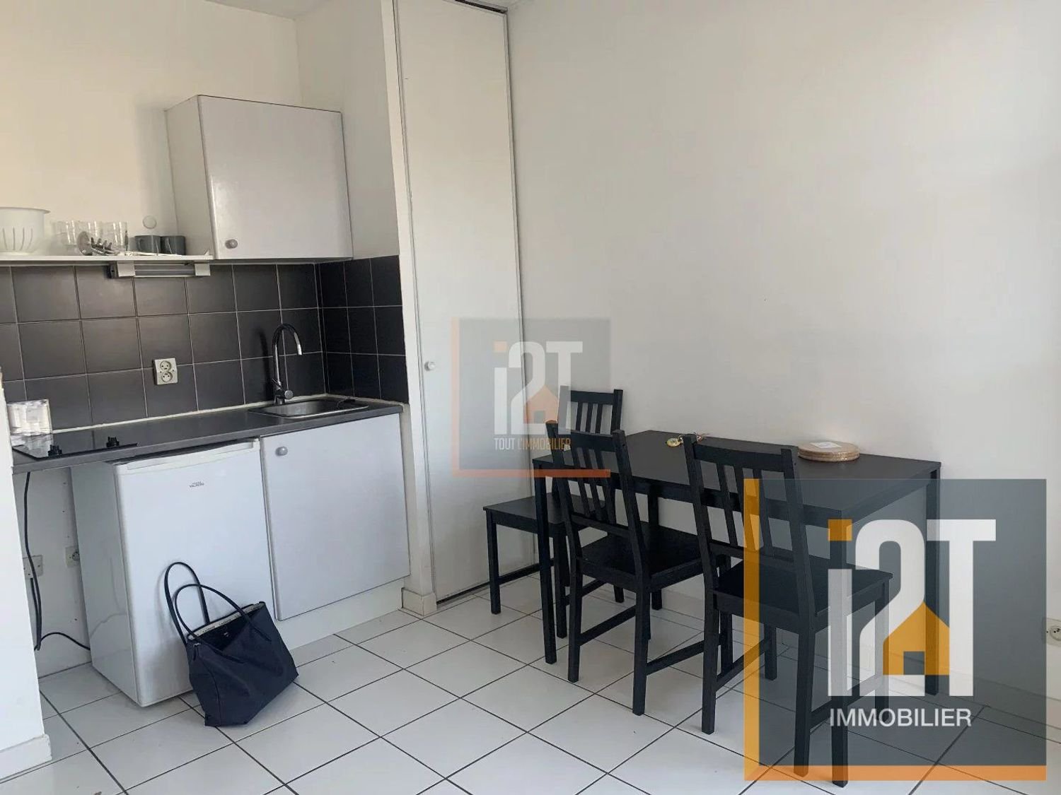Appartement à louer, 21m², Nîmes