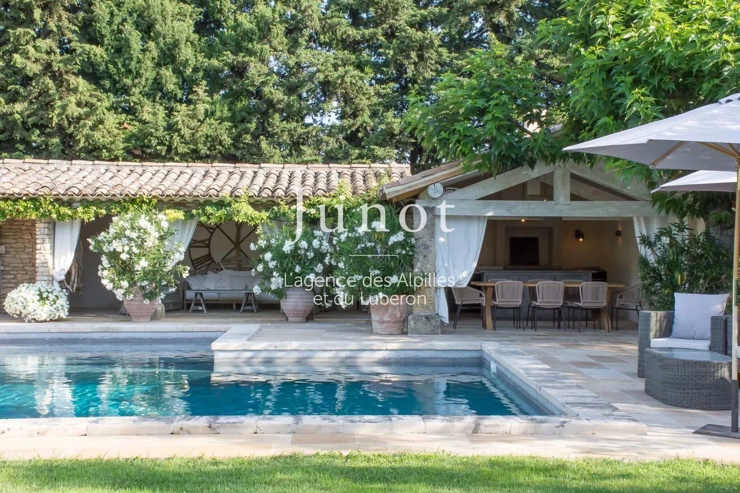 Maison à louer, 450m², Oppède