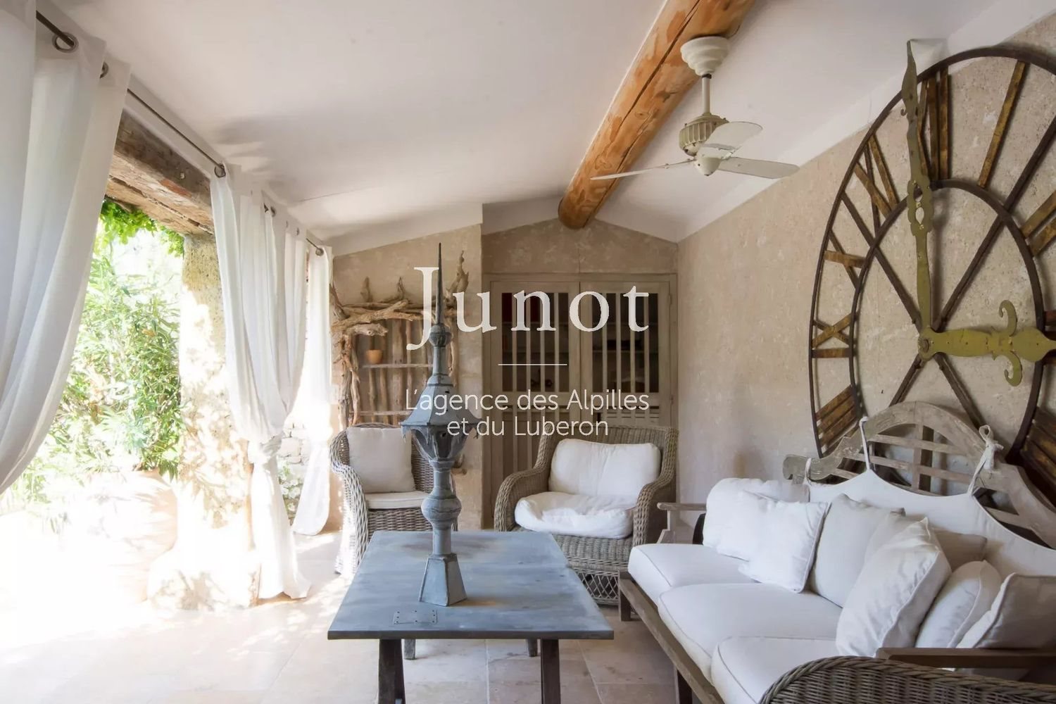 Maison à louer, 450m², Oppède