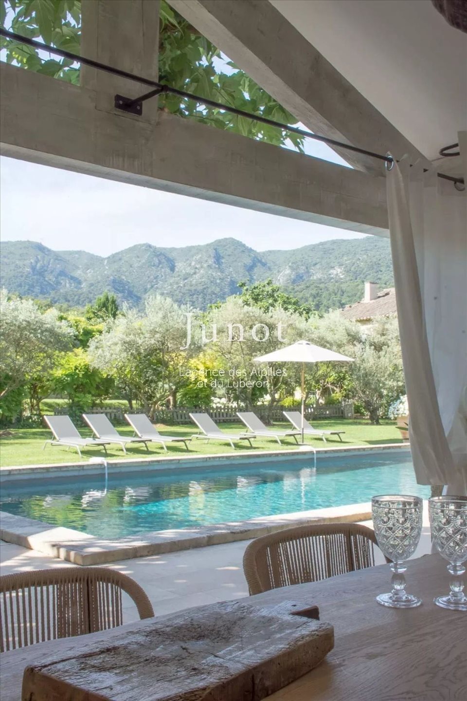 Maison à louer, 450m², Oppède