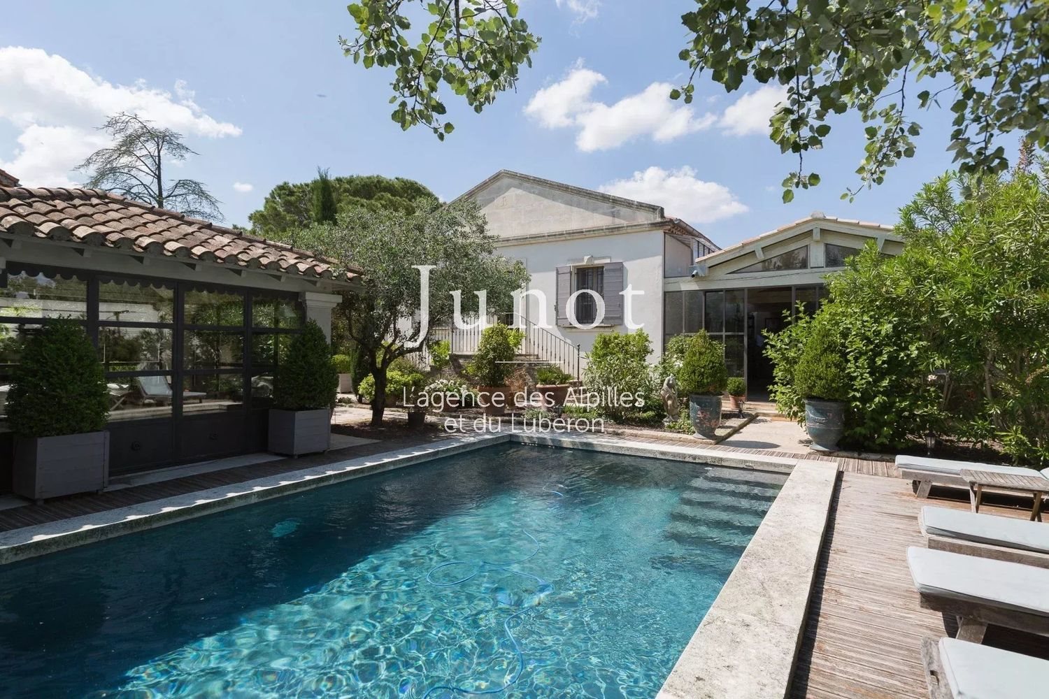 Maison à louer, 360m², Saint-Rémy-de-Provence