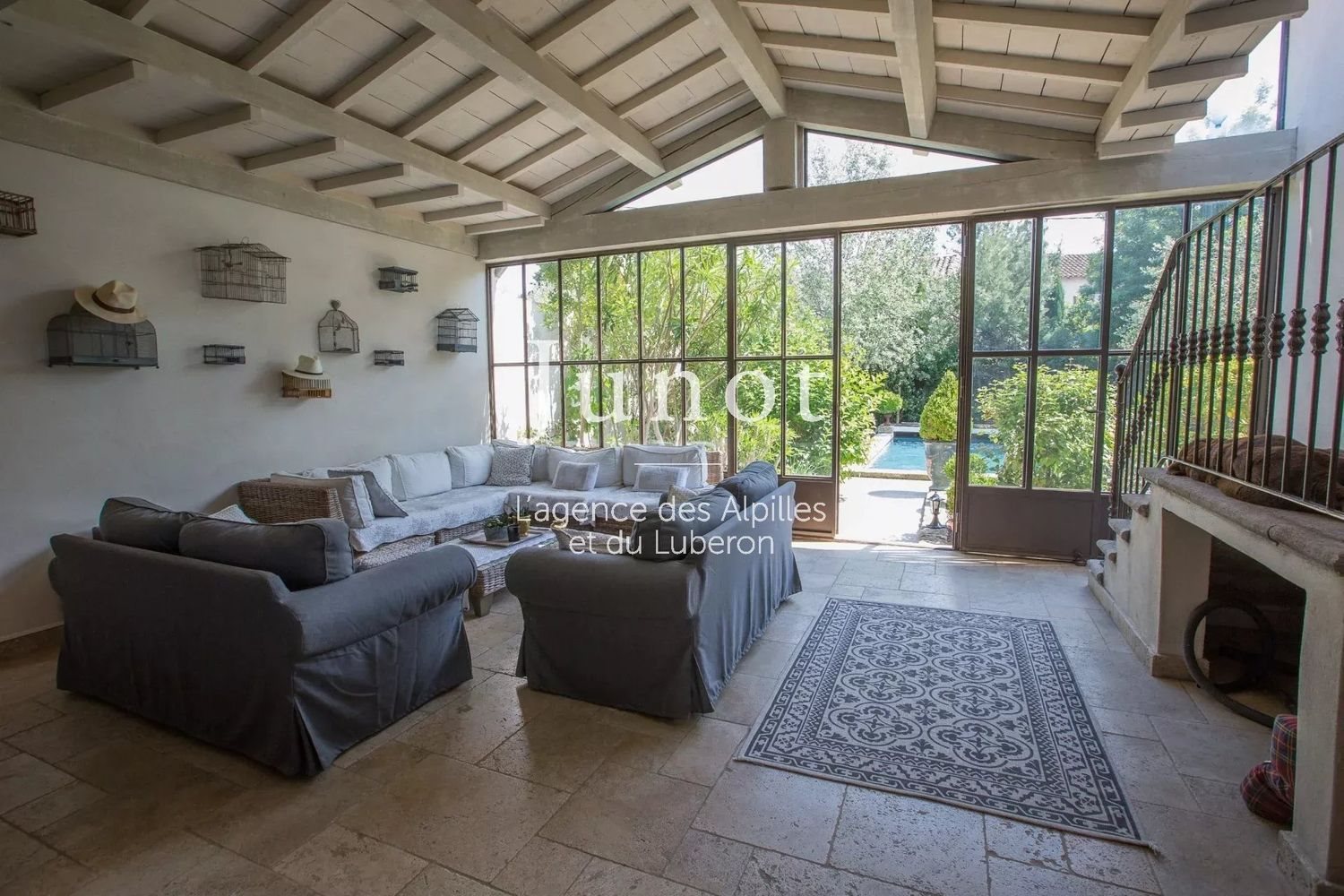 Maison à louer, 360m², Saint-Rémy-de-Provence