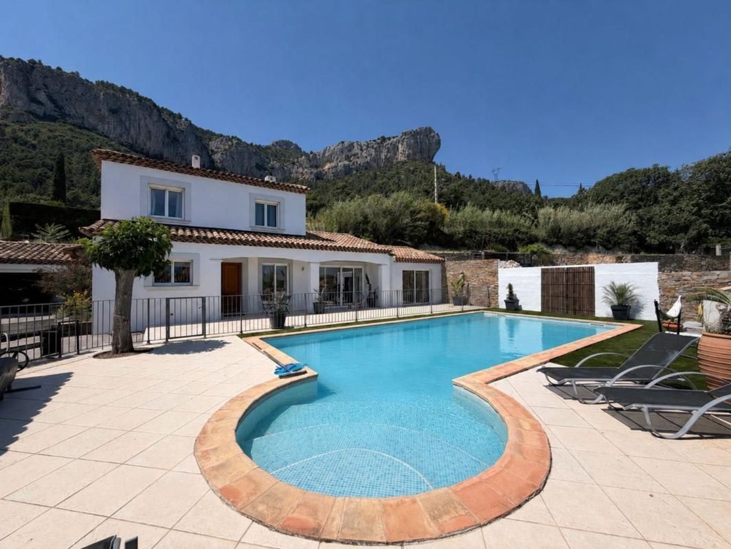 Maison à vendre, 134m², Le Revest-les-Eaux