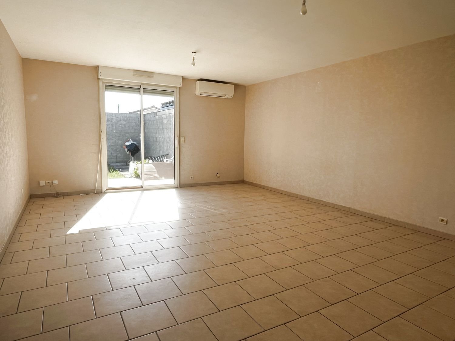 Maison à vendre, 106m², La Tour-du-Crieu