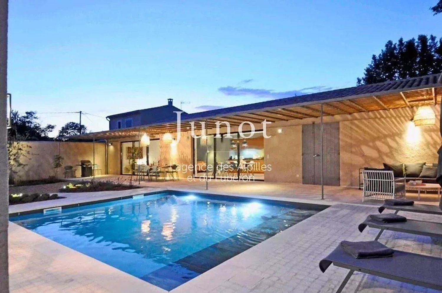 Maison à louer, 180m², Saint-Rémy-de-Provence